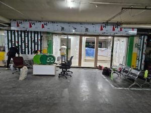 Proses pembongkaran area kantor Pegadaian UPC BCS Mall Batam saat renovasi oleh CV Dhia Afna Anugerah