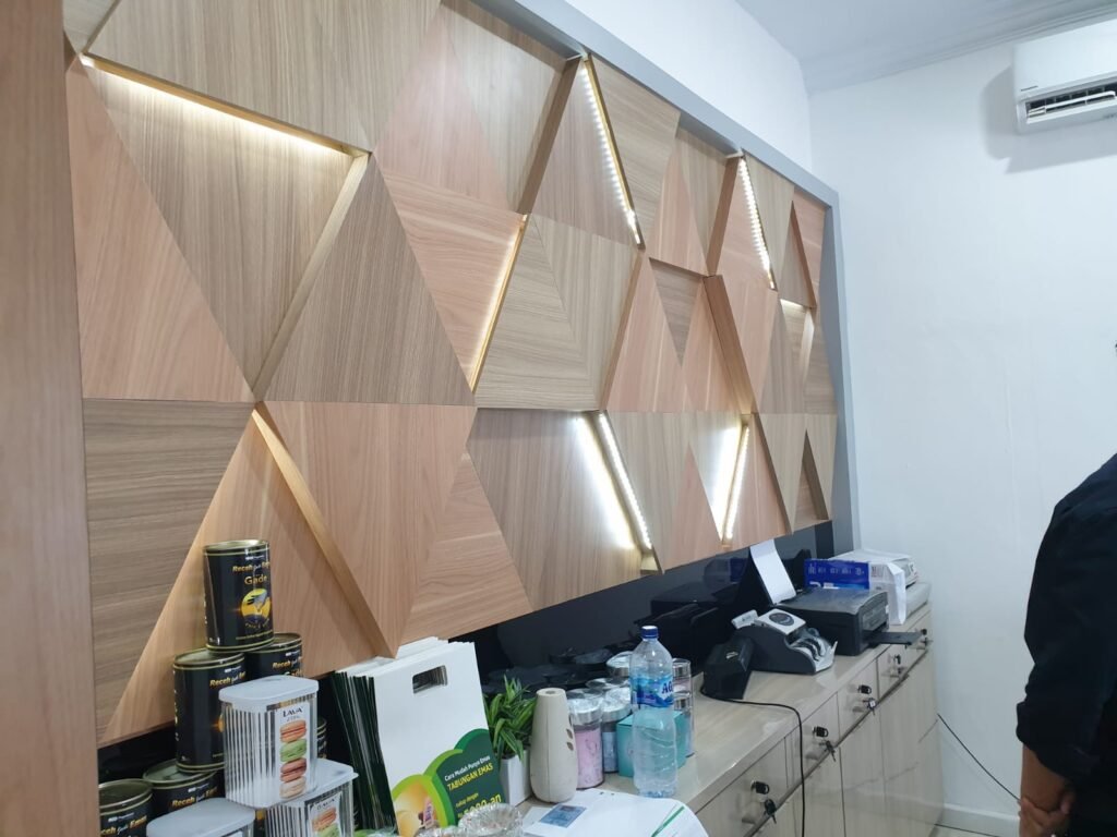 Kabinet penyimpanan di area kasir kantor Pegadaian Cabang Sei Panas Batam