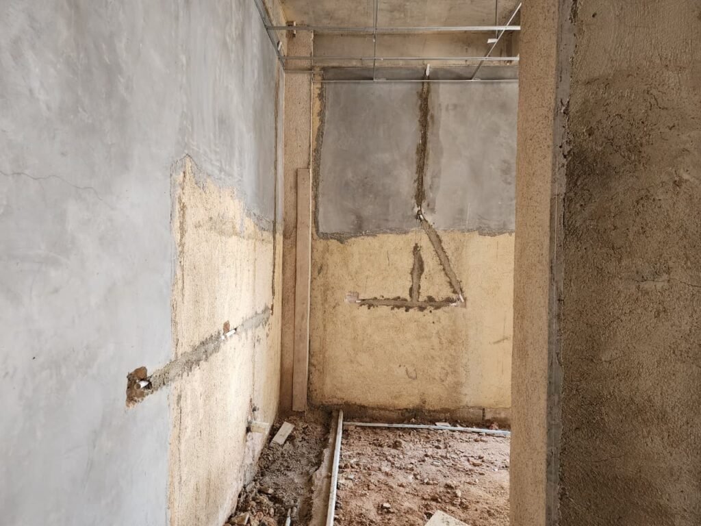 Bukaan skylight dan rangka atap baja ringan renovasi rumah T-140 Cahaya Garden Batam oleh CV Dhia Afna Anugerah